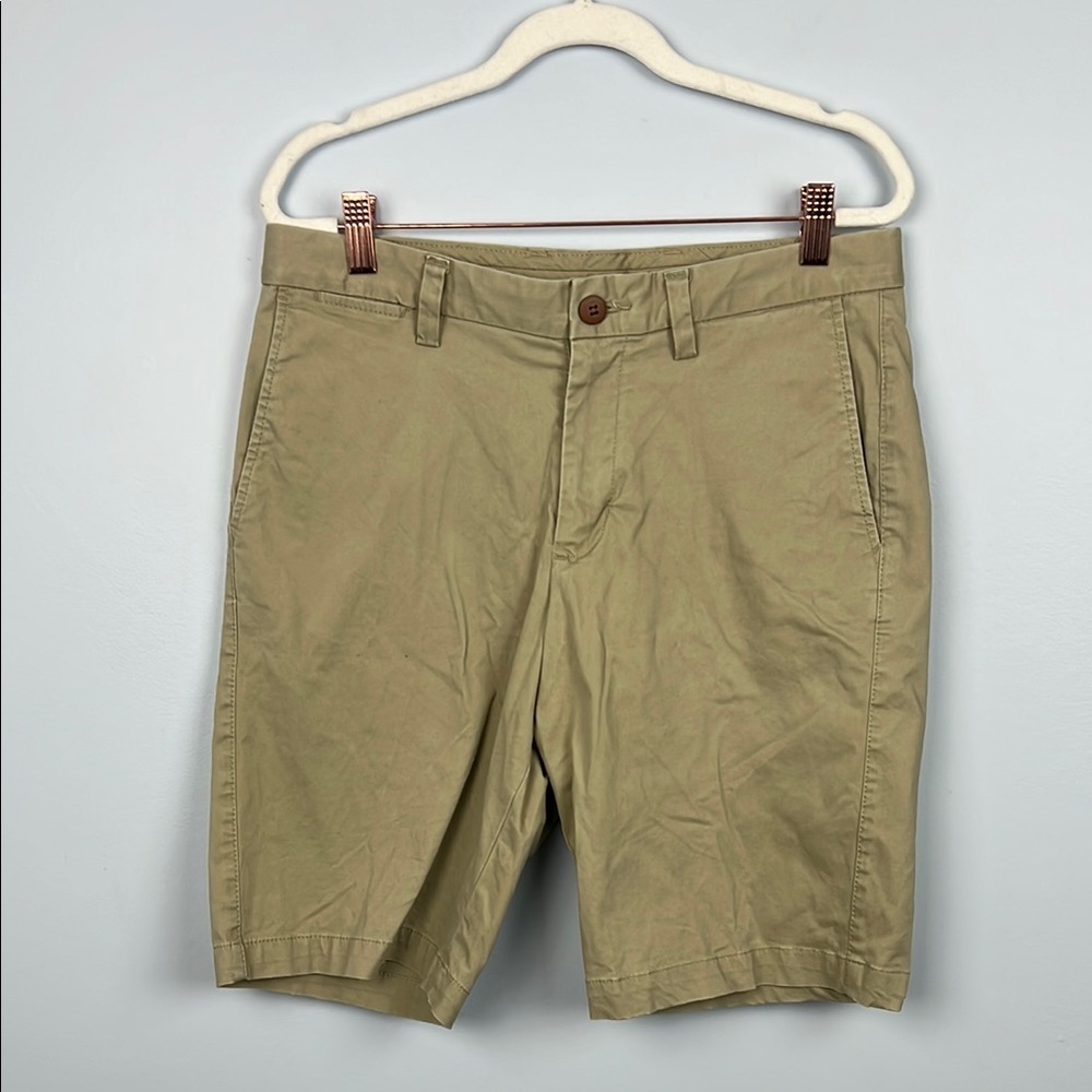 Tommy Bahama size 30 men’s khaki chino shorts